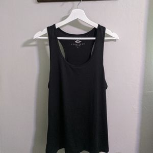 Black like new active top wore once in Paris